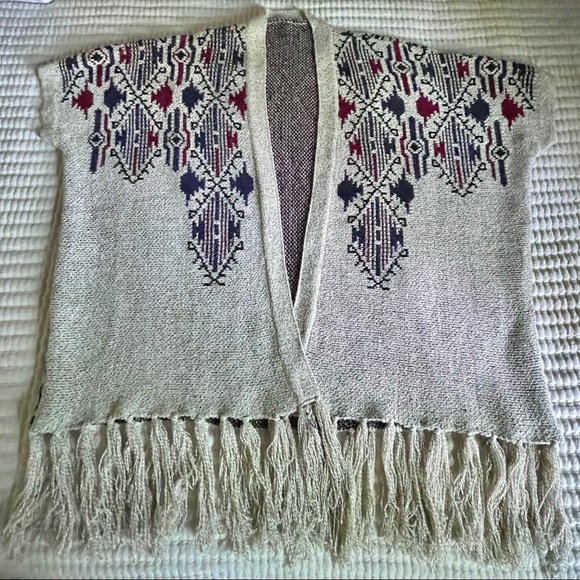 Poncho - Picture 3 of 6
